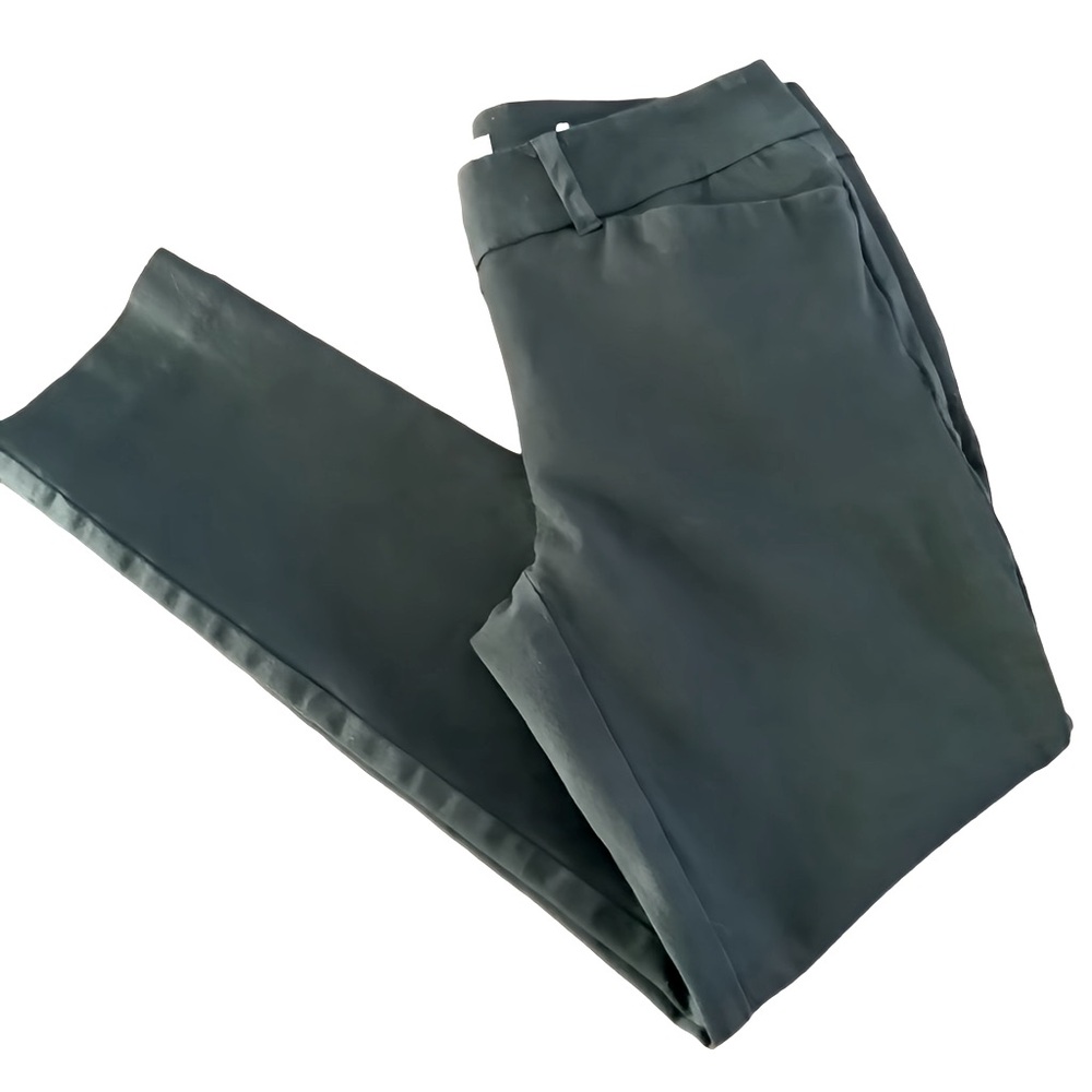 NWOT Loft Black Capris Size 2P